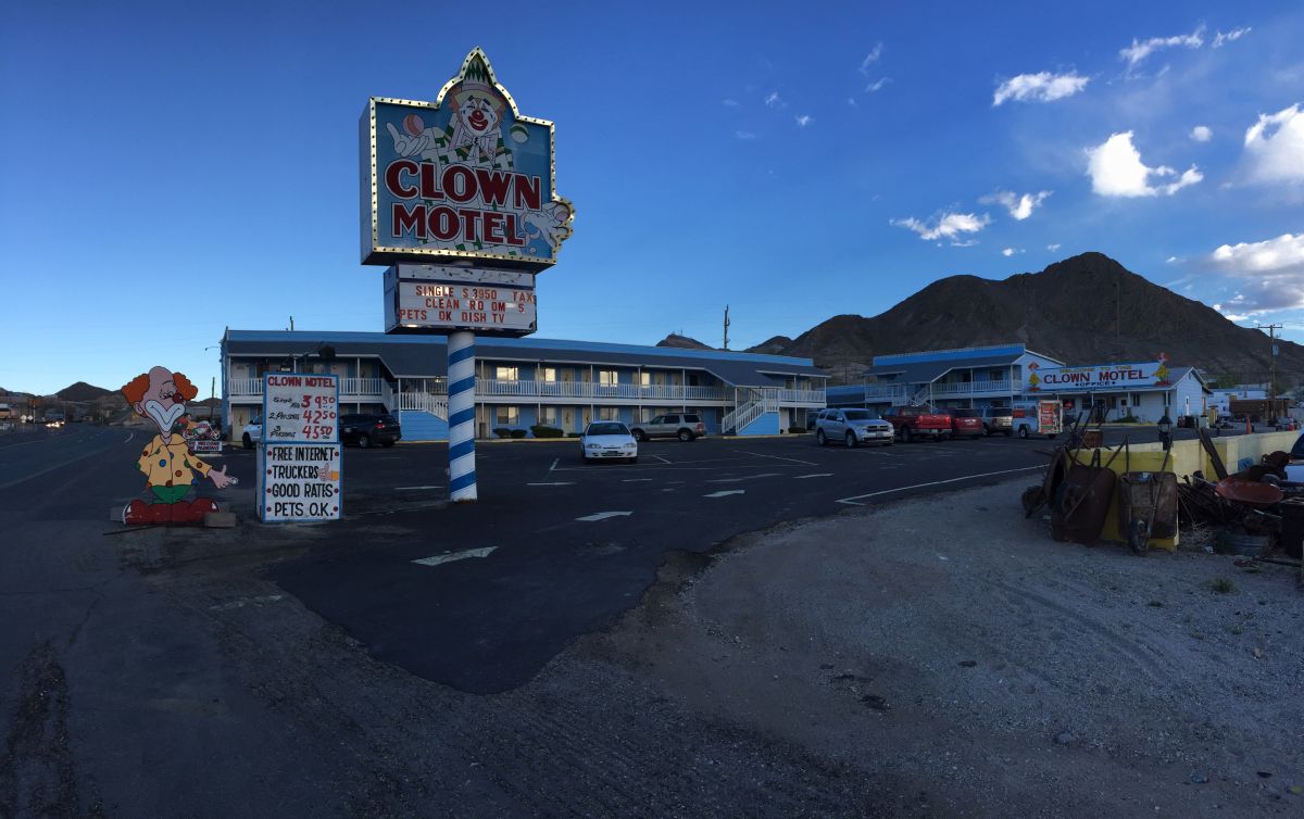 Wat barde yn Clown Motel Room 108?